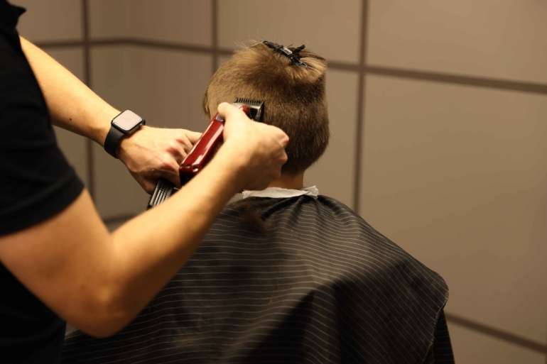 Barber shop Cesu iela 31/2, pakalpojums: stiligas frizuras ieveidosana ar masiniti jauneklim