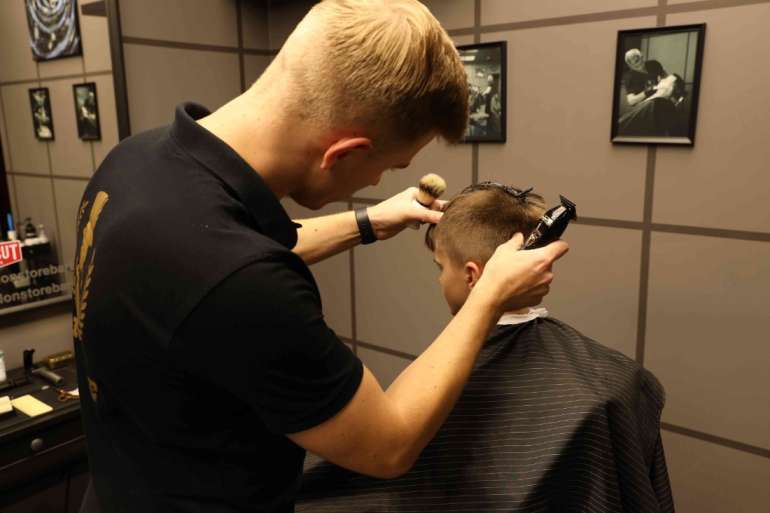 Barber shop Cesu iela 31/2, pakalpojums: matu griesana bernam ar masiniti Riga