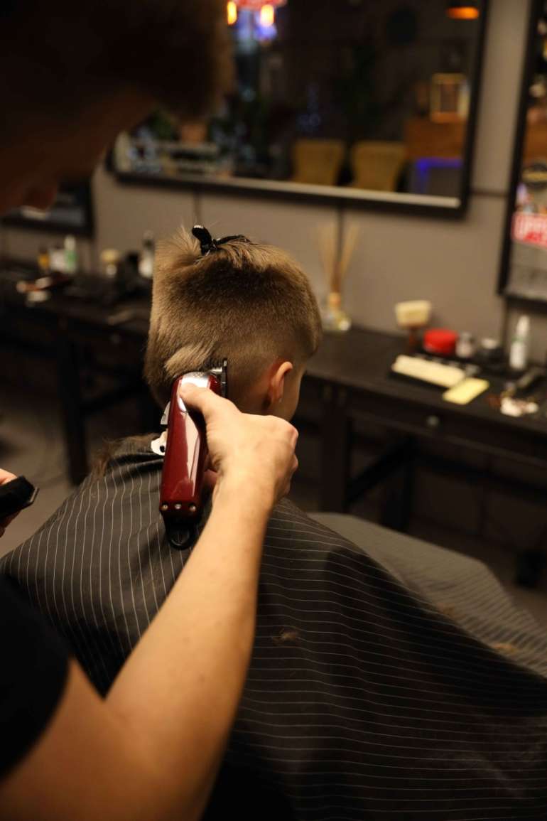 Barber shop Cesu iela 31/2, pakalpojums: matu griesana un ieveidosana puisim ar masiniti