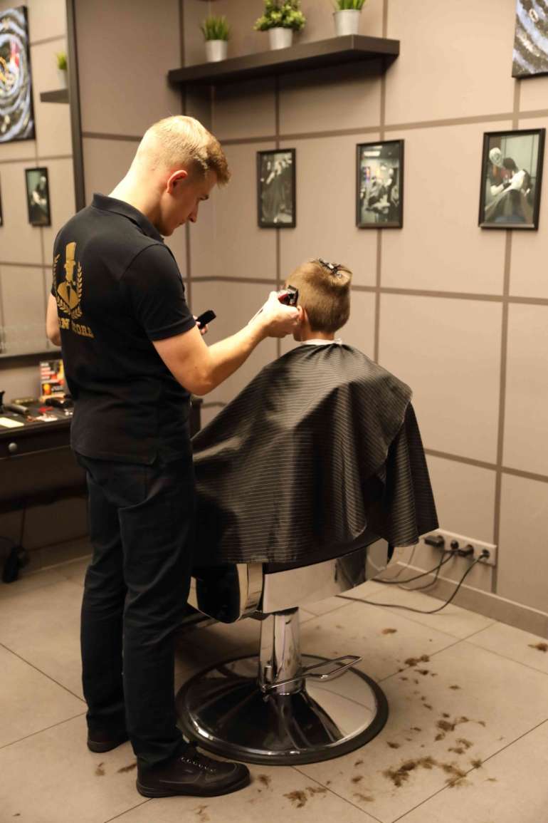 Barber shop Cesu iela 31/2, pakalpojums: stiligu frizuru ieveidosana puisim ar matu trimmeri